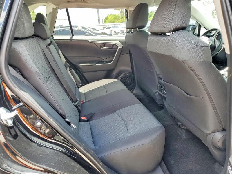 2025 TOYOTA RAV4 XLE 11