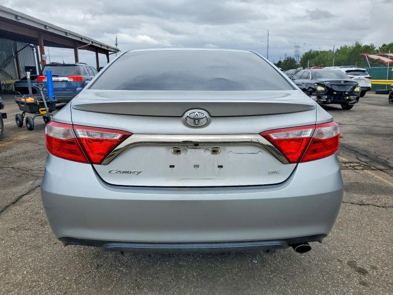 2017 TOYOTA CAMRY SE 6