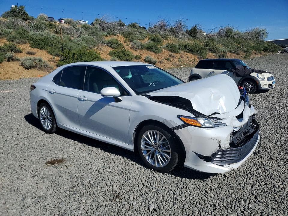 2018 TOYOTA CAMRY XLE 4