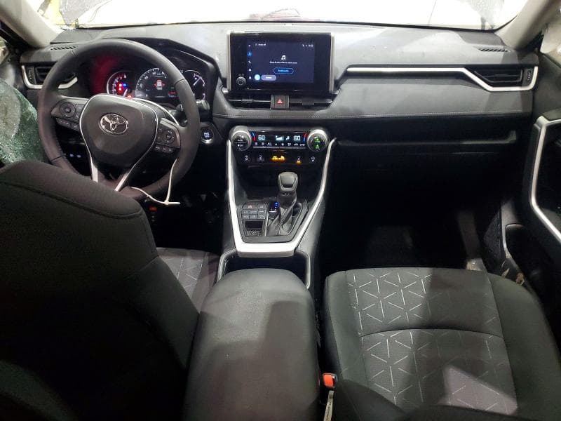 2025 TOYOTA RAV4 XLE 8