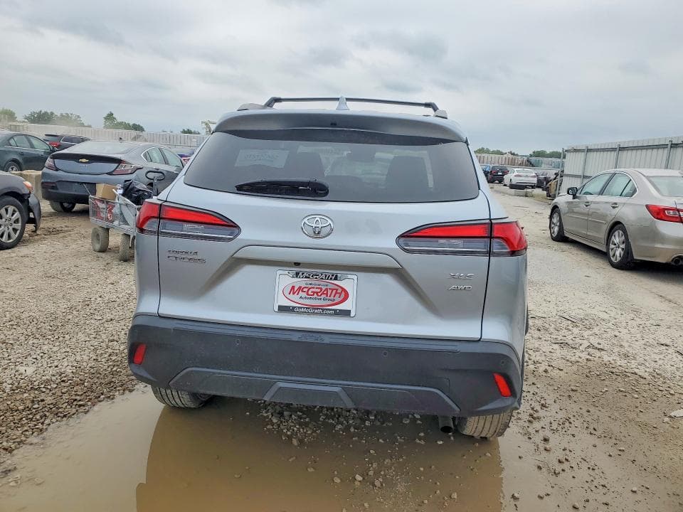 2024 TOYOTA COROLLA CROSS XLE 6