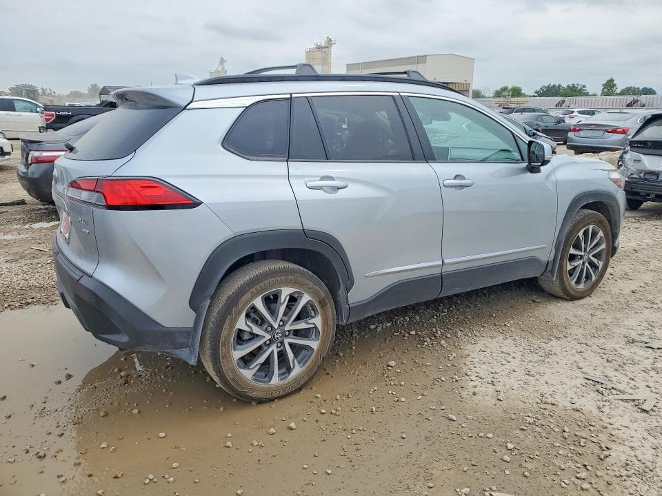 2024 TOYOTA COROLLA CROSS XLE 3