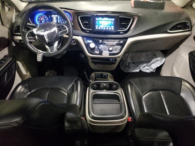 2020 CHRYSLER VOYAGER LXI 8