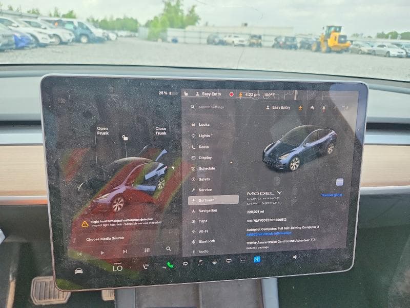 2023 TESLA MODEL Y 9