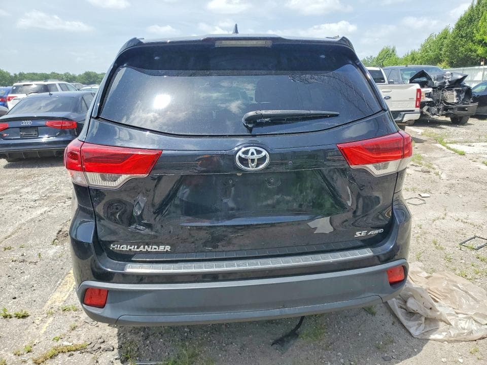 2017 TOYOTA HIGHLANDER SE 6