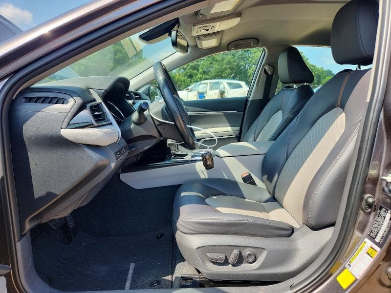 2020 TOYOTA CAMRY XLE 7