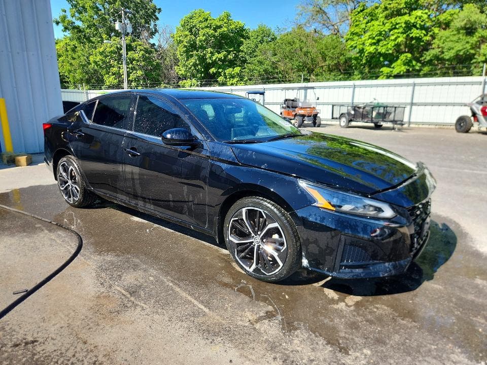 2023 NISSAN ALTIMA SR 4