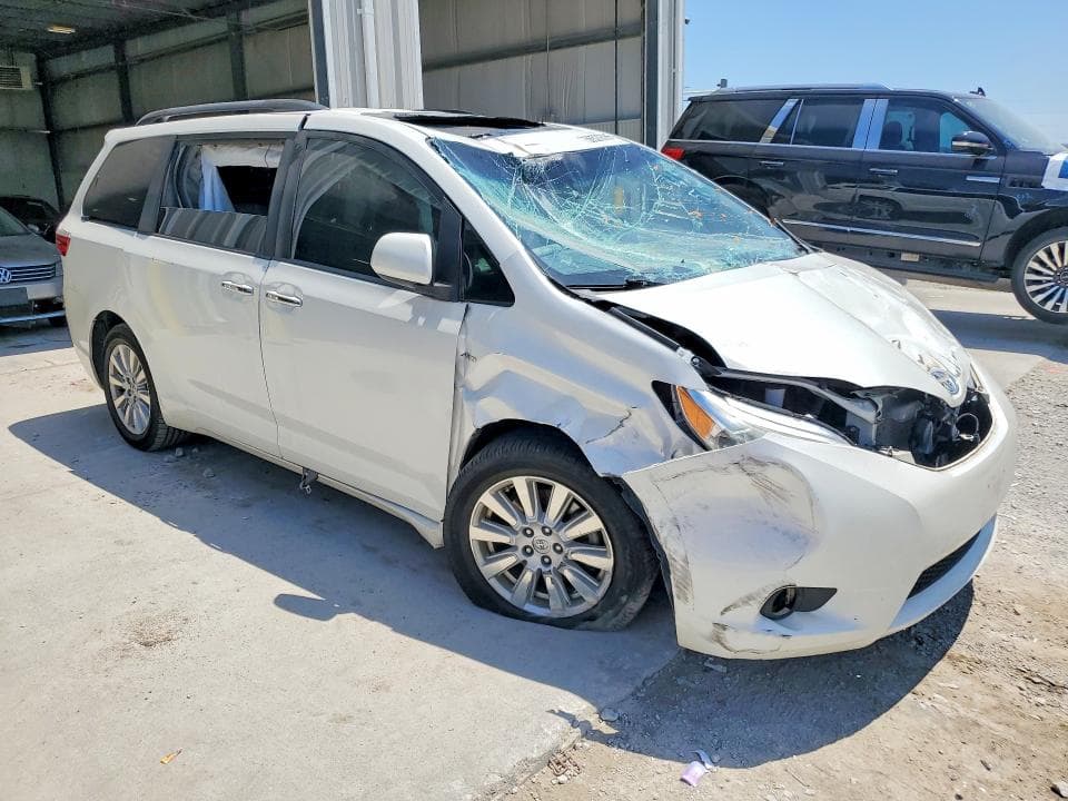 2017 TOYOTA SIENNA XLE 7-PASSENGER 4