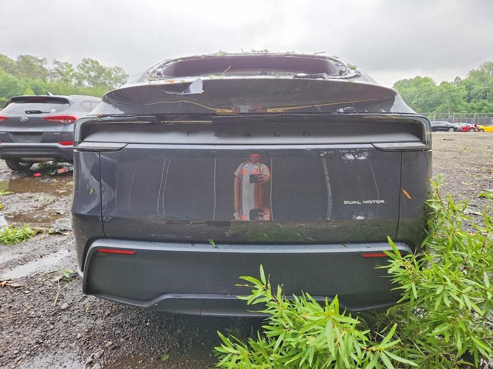 2026 TESLA MODEL Y 6