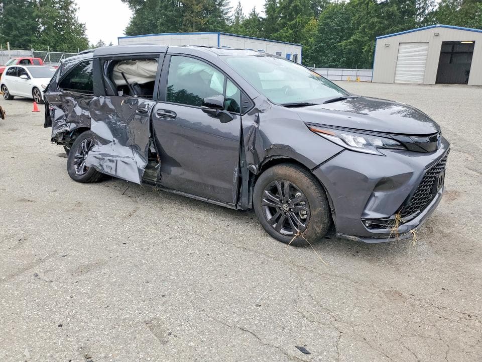 2025 TOYOTA SIENNA XSE 7-PASSENGER 4