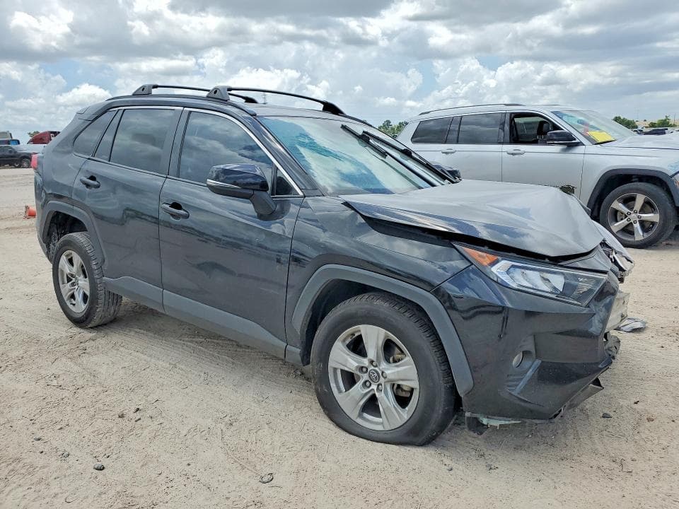 2020 TOYOTA RAV4 XLE 4