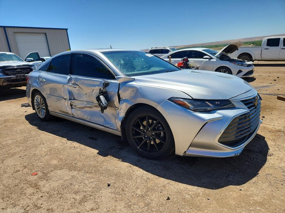 2019 TOYOTA AVALON LIMITED 4