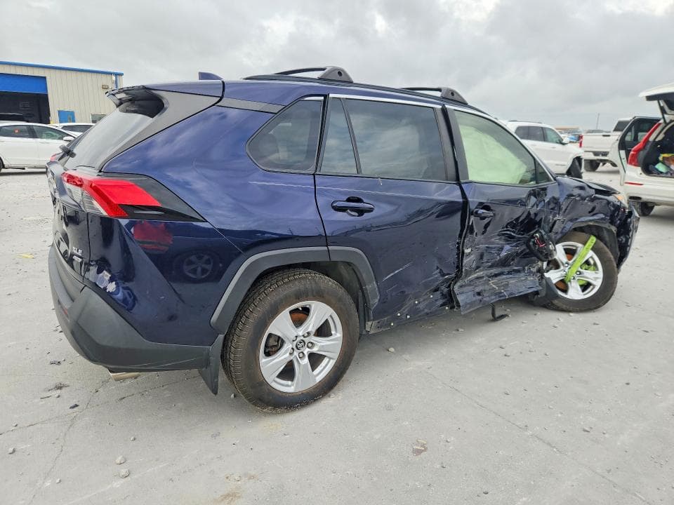 2019 TOYOTA RAV4 XLE 3