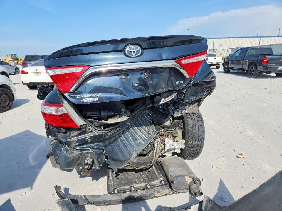 2017 TOYOTA CAMRY SE 6