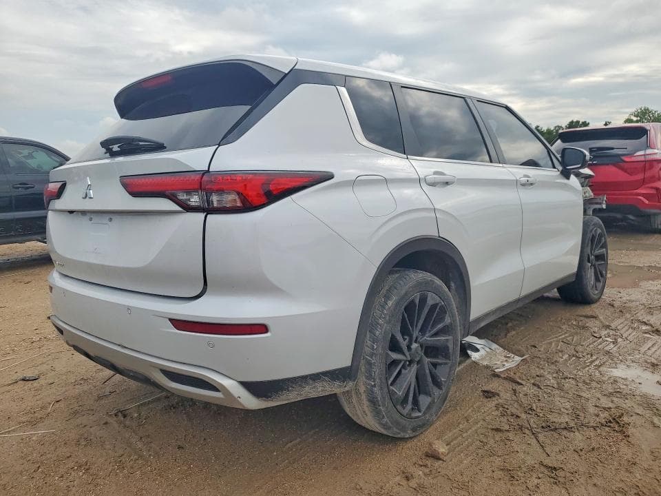 2024 MITSUBISHI OUTLANDER SE 3
