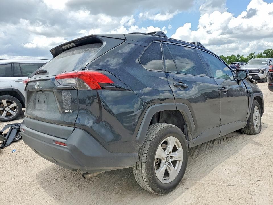 2020 TOYOTA RAV4 XLE 3