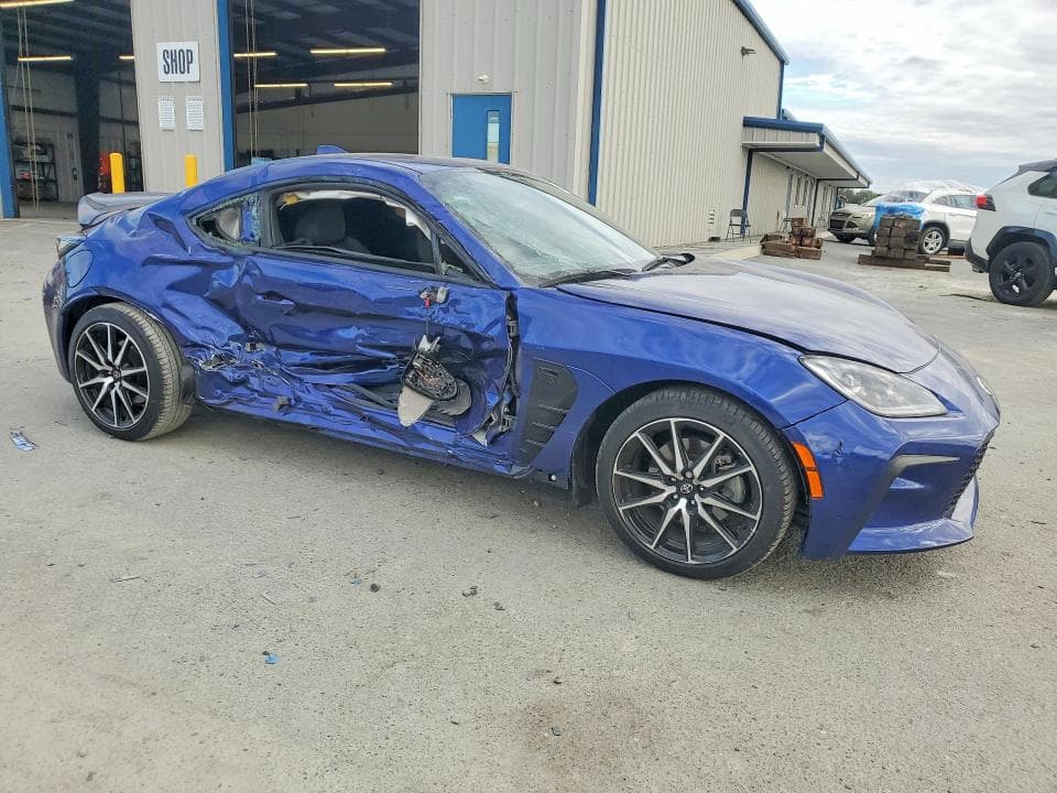 2023 TOYOTA GR86 BASE 4