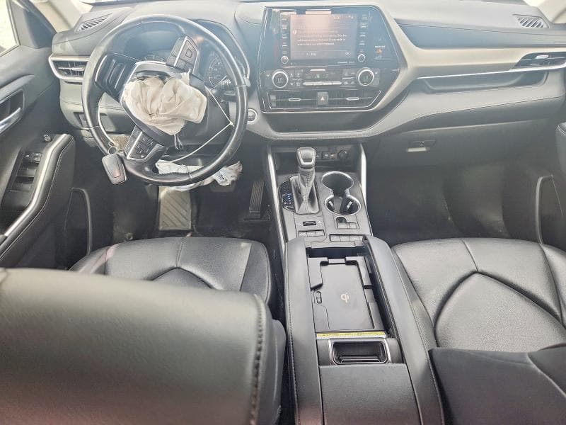 2020 TOYOTA HIGHLANDER XLE 8