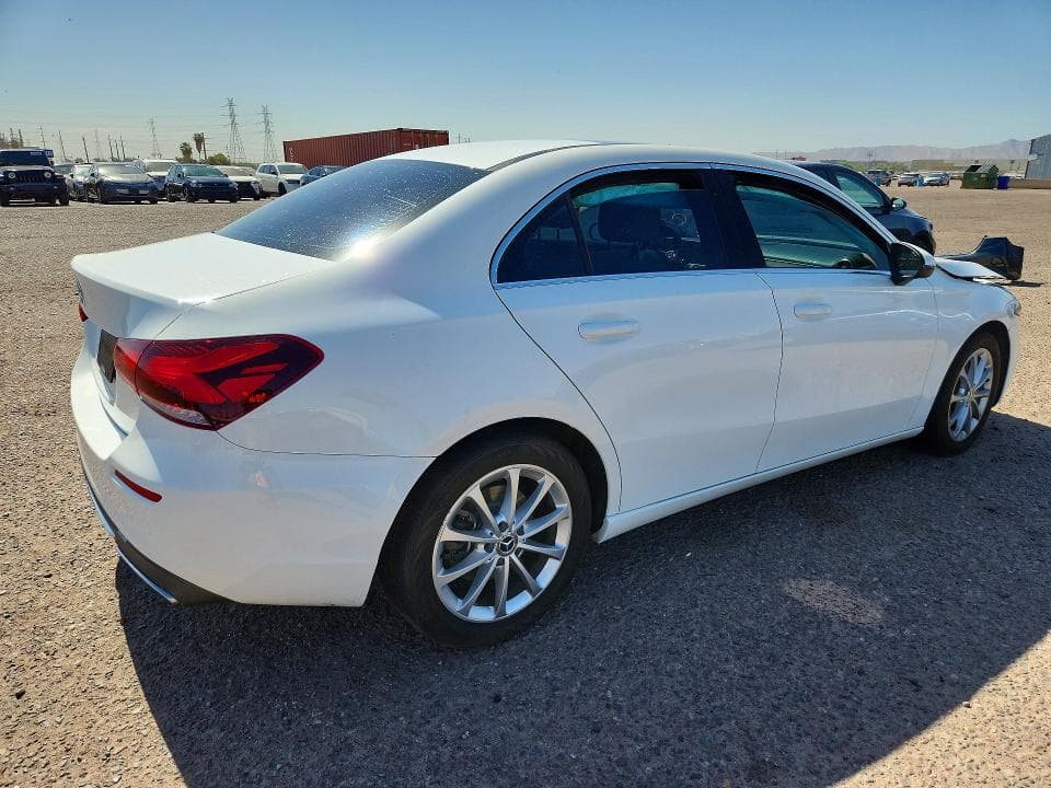 2019 MERCEDES-BENZ A 220 3