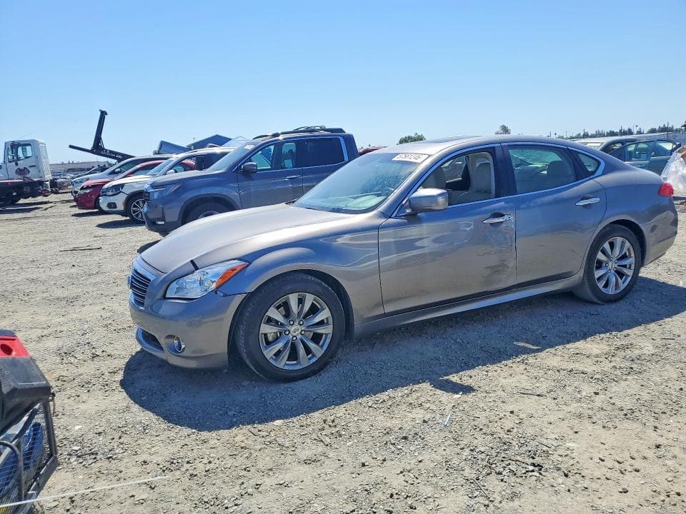 2011 INFINITI M56 - 1