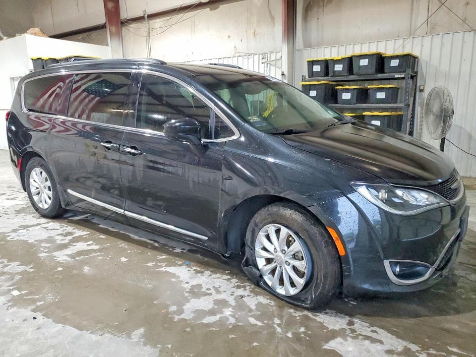 2017 CHRYSLER PACIFICA TOURING L 4