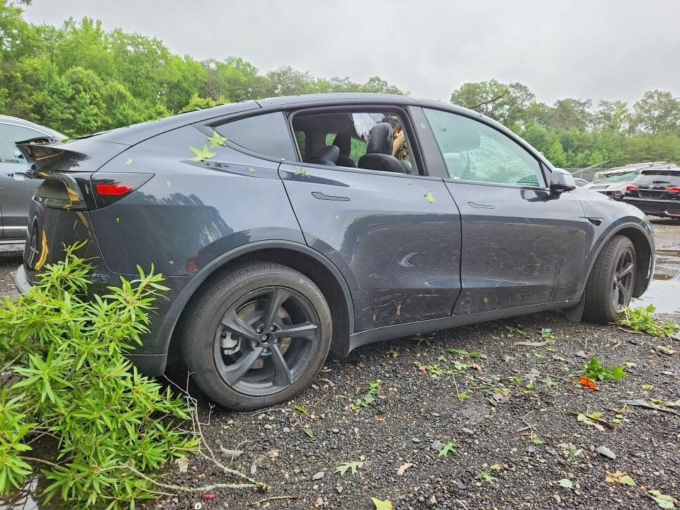 2026 TESLA MODEL Y 3