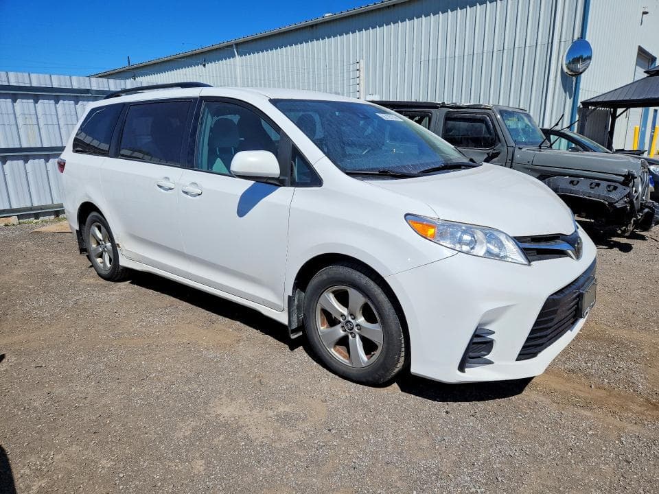 2018 TOYOTA SIENNA LE 4