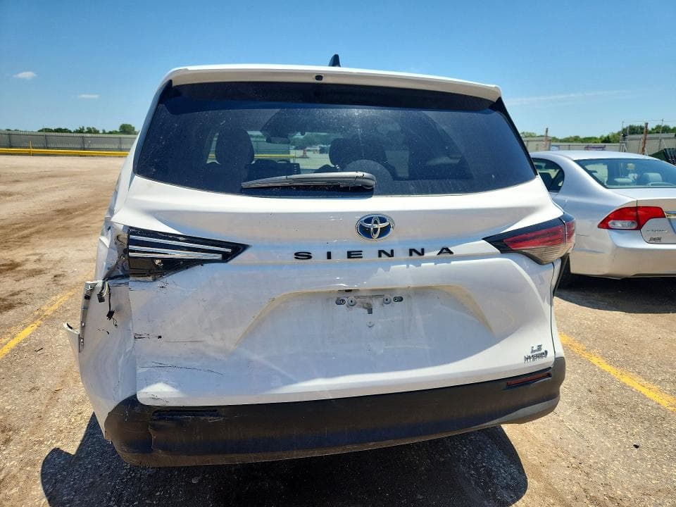 2022 TOYOTA SIENNA LE 6