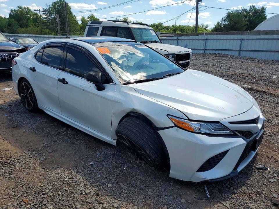 2020 TOYOTA CAMRY XSE 4