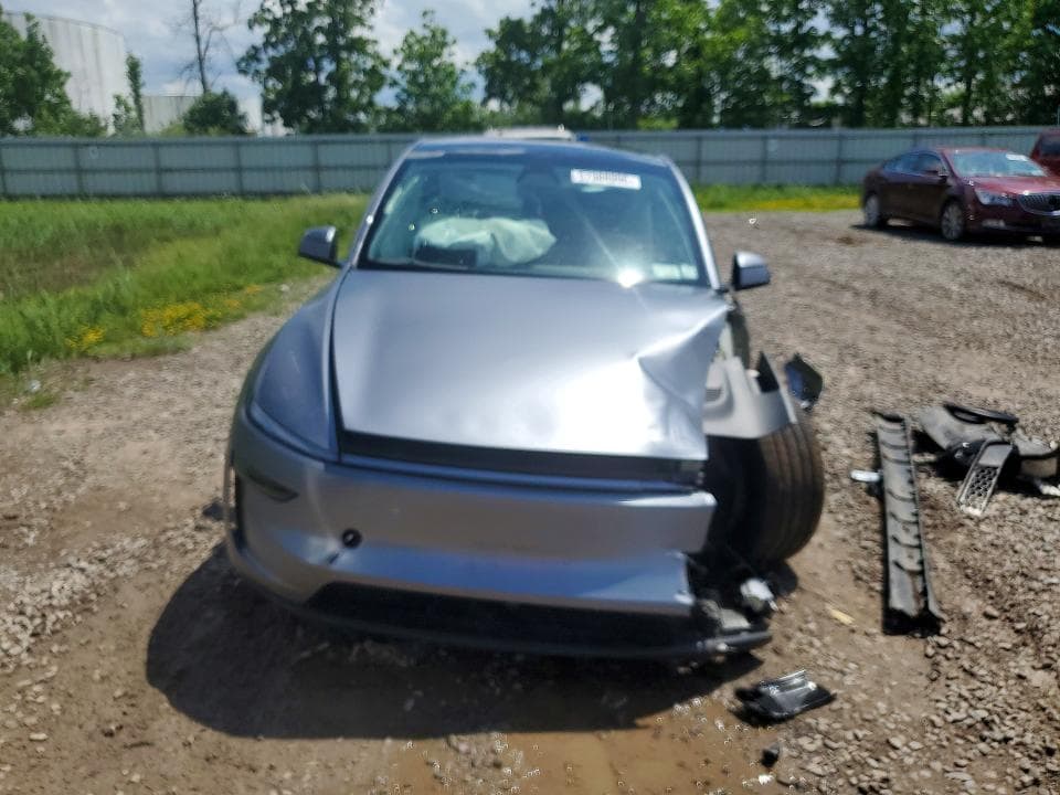 2026 TESLA MODEL Y 5