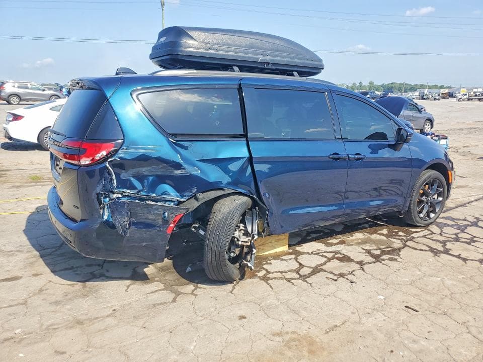 2023 CHRYSLER PACIFICA TOURING L 3