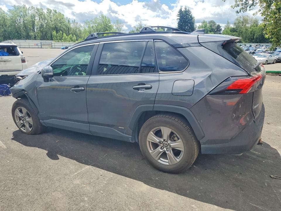 2022 TOYOTA RAV4 XLE 2