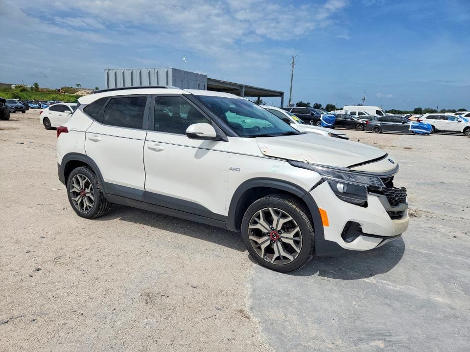 2021 KIA SELTOS S 4