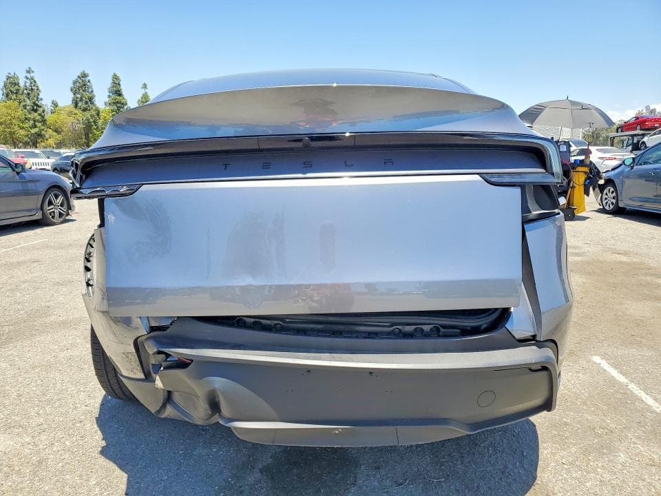 2026 TESLA MODEL Y 6