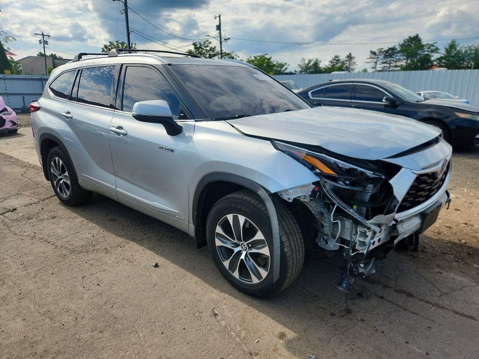 2021 TOYOTA HIGHLANDER HYBRID XLE 4