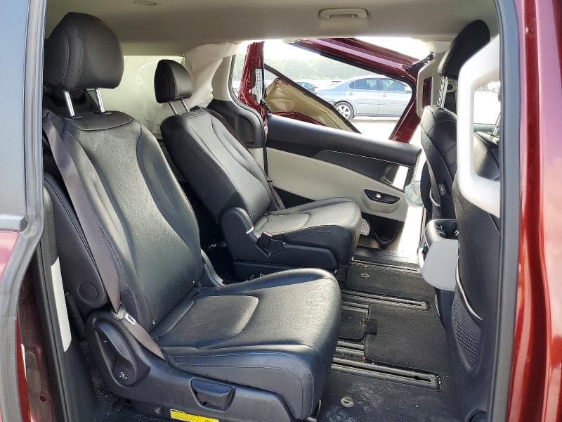 2024 KIA CARNIVAL LX 11