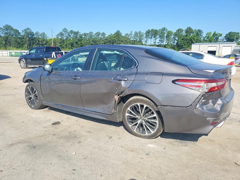 2018 TOYOTA CAMRY SE 2