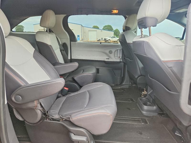 2023 TOYOTA SIENNA XSE 7-PASSENGER 11