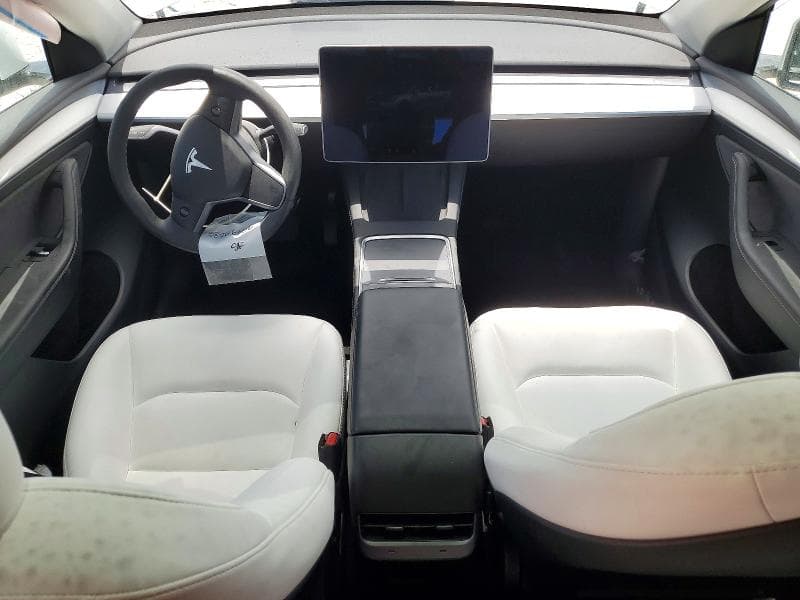 2025 TESLA MODEL Y 8