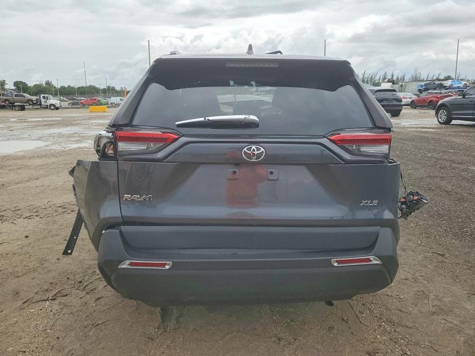 2021 TOYOTA RAV4 XLE 6