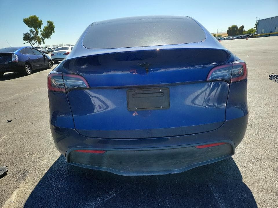 2024 TESLA MODEL Y 6