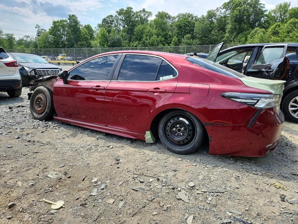 2018 TOYOTA CAMRY SE 2