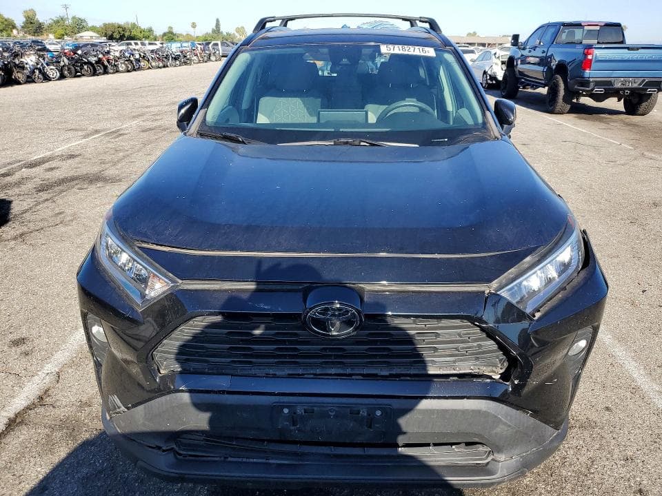 2020 TOYOTA RAV4 XLE 5
