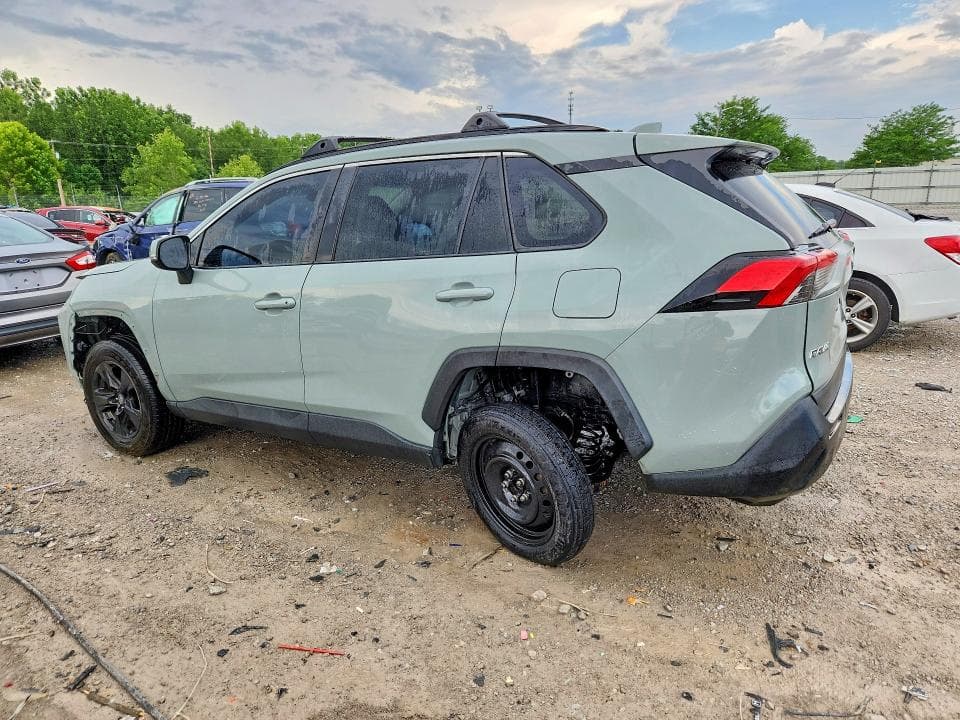 2020 TOYOTA RAV4 XLE 2