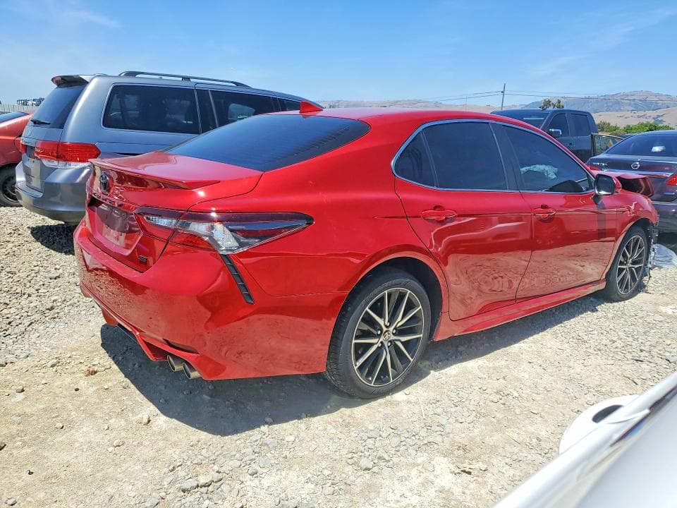 2021 TOYOTA CAMRY SE 3