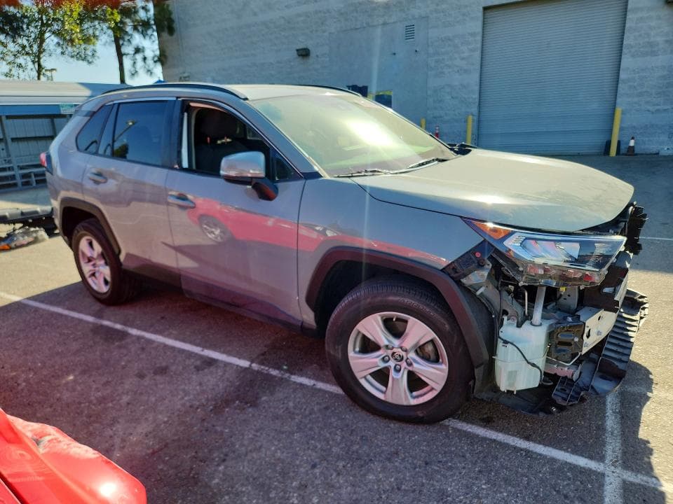 2019 TOYOTA RAV4 XLE 4