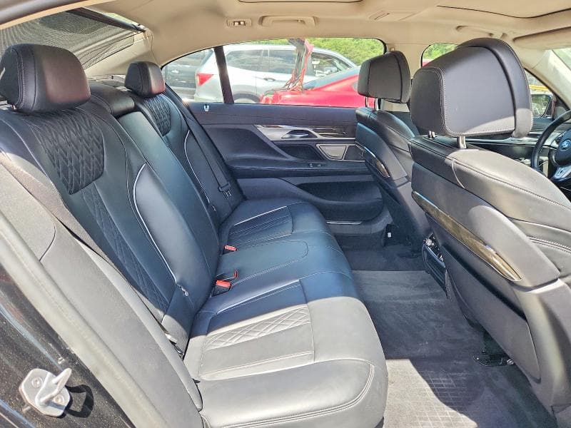 2020 BMW 750 XI 10
