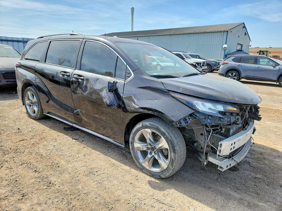 2022 TOYOTA SIENNA LE 4