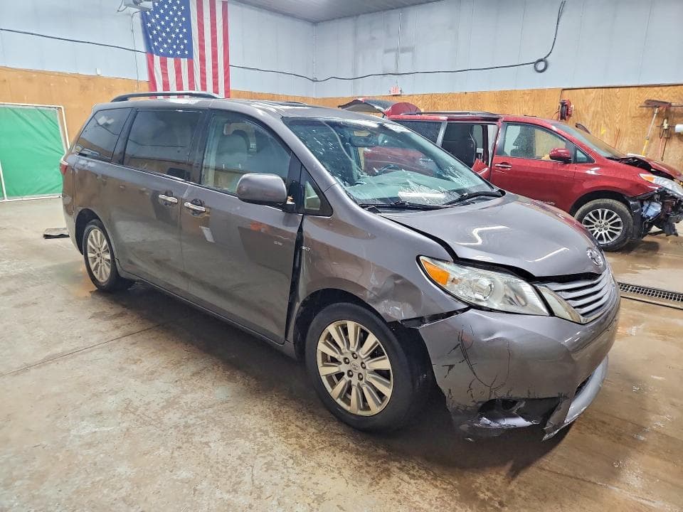 2017 TOYOTA SIENNA XLE 7-PASSENGER 4