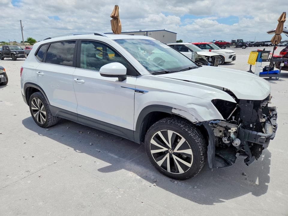 2023 VOLKSWAGEN TAOS SE 4